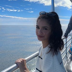 Meet your Posher, Ana